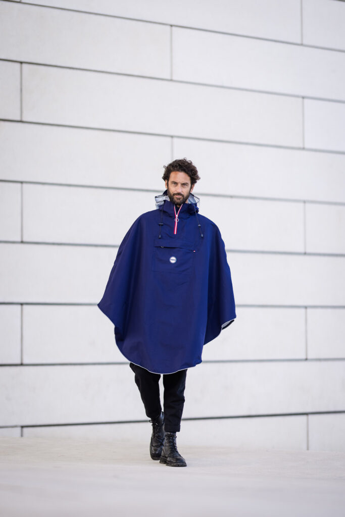 Clesvelos-le temps des grenouilles-cape-bleu marine-vue2