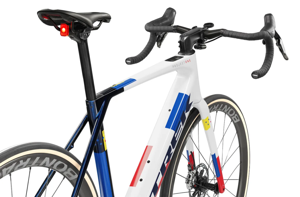 C.lesvelos-Trek-Domane+-SL-9-AXS-Navy SmokeTrek White-vue4