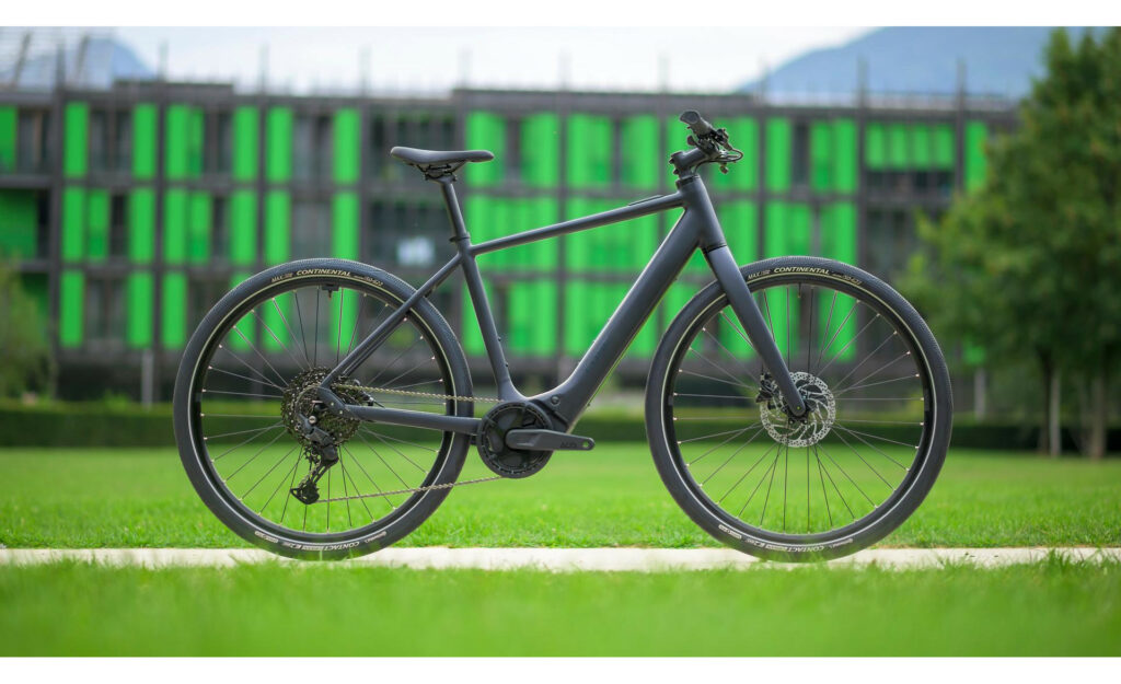 C.lesvelos-Cube-Editor-Hybrid-Pro-400X-vue