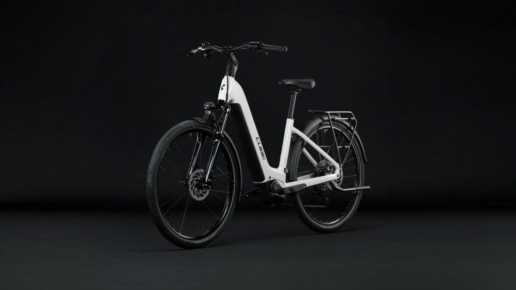 C.lesvelos-Cube-Touring-Hybrid-One-600-blanc-vue7